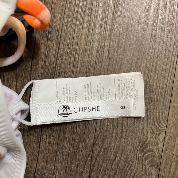 Cupshe Women's Ruffled V-Neck One-Piece Swimsuit with a floral print, Size Small - Picture 5 of 8